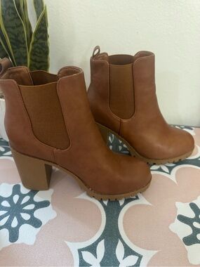 TOP Moda Tan Chelsea Block Heel Ankle Boots